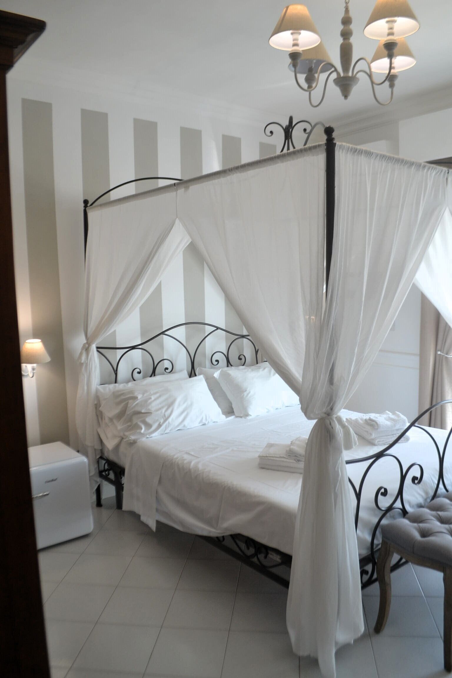 ملاءات إيطالية من طراز فريتي وأغطية فراش متميزة وألحفة محشوة بالريش