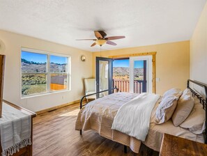 4 Schlafzimmer, Schreibtisch, Reisekinderbett, WLAN