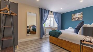 4 bedrooms, desk, iron/ironing board, travel cot