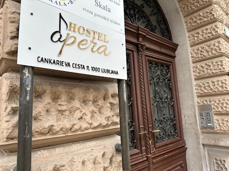 Exterior. Hostel Opera