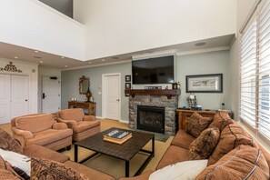 Living area - Stratton Summit Level Rising Bear (Winhall)