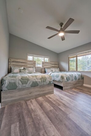 2 bedrooms, desk, iron/ironing board, travel cot - Sedona Retreat:HotTub View Trail (Sedona)