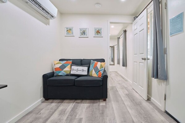 TV - Sedona Studio W/D Patio Firepit (Sedona)