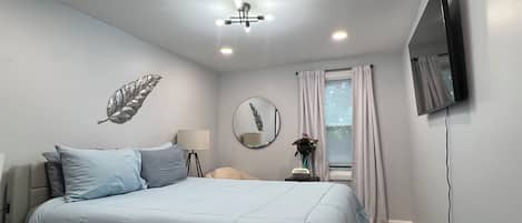 2 bedrooms, desk, iron/ironing board, WiFi (free)