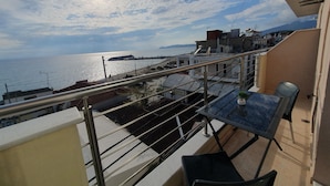 Deluxe Quadruple Room, Sea View | Laptop workspace, WiFi (free) - SeaView studios  (Thasos)