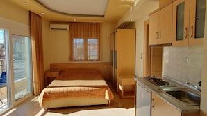 Deluxe Quadruple Room, Sea View | Laptop workspace, WiFi (free) - SeaView studios  (Thasos)