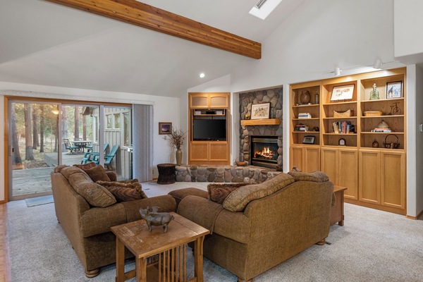 Smart TV, fireplace, DVD player, foosball