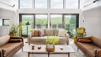 Una Smart TV, una chimenea