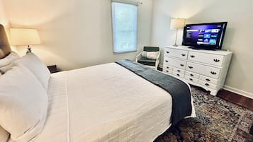 3 bedrooms, desk, iron/ironing board, free WiFi