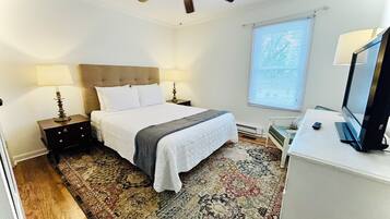 3 bedrooms, desk, iron/ironing board, bed sheets