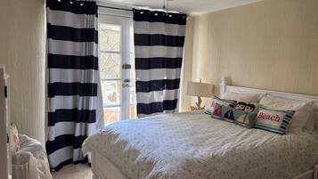 4 bedrooms, WiFi, bed sheets