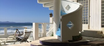 Beach front Villa w/4 bdrm. & 5 Bathrooms.  Steps to beach