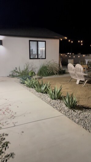 Terrace/patio - Hollywood Hillside Retreat: A Modern Escape Near Universal Studios (Los Angeles)