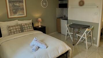 1 chambre, fer et planche Ă repasser, Wi-Fi, draps fournis