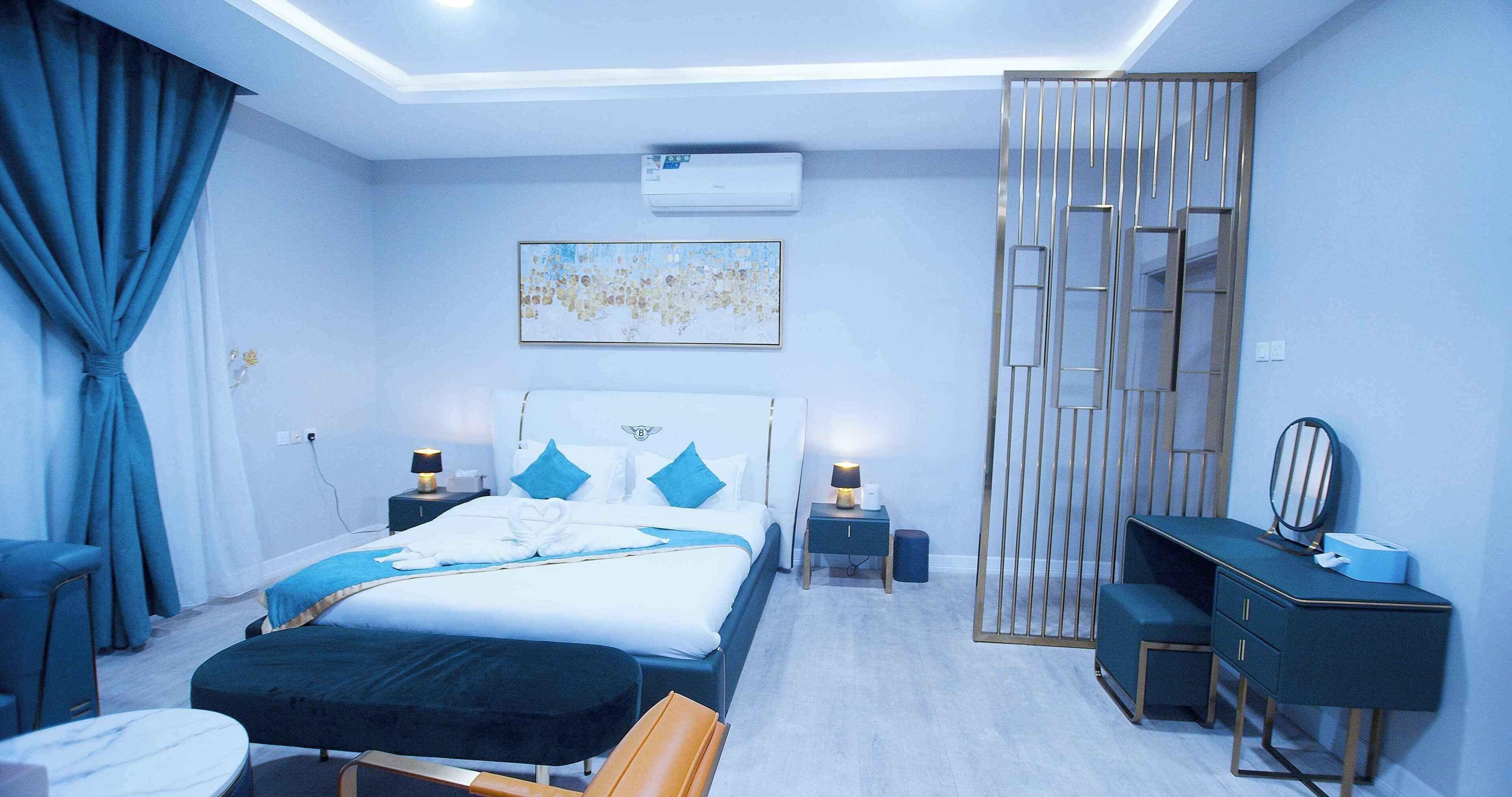 Comfort Villa, City View | In-room safe, iron/ironing board, free cots/infant beds, free WiFi