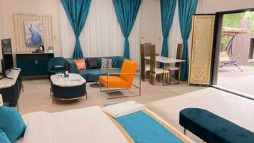 Chalet Superior, piscina privata | Una cassaforte in camera, ferro/asse da stiro