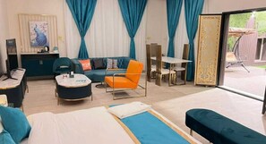 In-room safe, iron/ironing board, free cots/infant beds, free WiFi - Relax Palace Hotel (Abha)