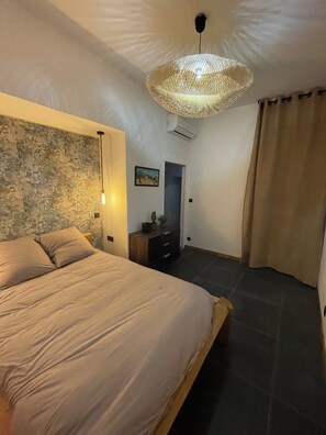 2 bedrooms, travel cot, WiFi, bed sheets - Apartment 110 m2 medieval quarter.  (Clermont-Ferrand)