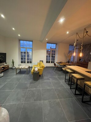 Interior - Apartment 110 m2 medieval quarter.  (Clermont-Ferrand)