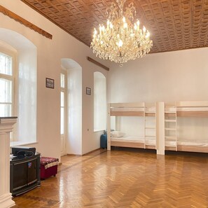 Gemeinsamer Classic-Schlafsaal, Balkon | Verdunkelungsvorhänge, schallisolierte Zimmer, Bügeleisen/Bügelbrett