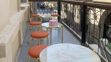 Classic Shared Dormitory, Balcony | Living area