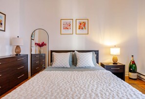 1 habitación, tabla de planchar con plancha, wifi y ropa de cama