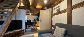 Gite for 7 people in the heart of the wine route in a medieval village.