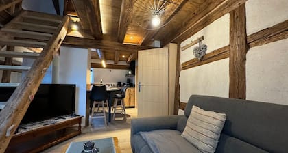 Gite for 7 people in the heart of the wine route in a medieval village.