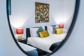 2 slaapkamers, een strijkplank/strijkijzer, reisbedje, gratis wifi