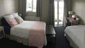 2 bedrooms, desk, iron/ironing board, bed sheets