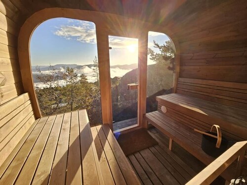 Wellness hut with panoramic view and home gym