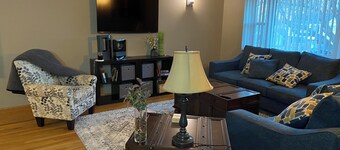 Spacious Beautiful Omaha Retreat - 2BR/1BA Apartment with All-Inclusive