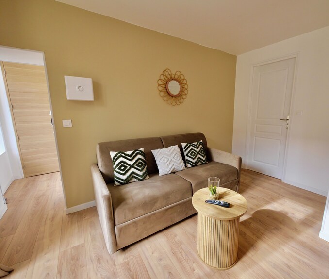 D-day Suites - Carentanlocation.fr: Dune - Downtown - Sleeps 4 / 2 Min From The Train Station - Carentan