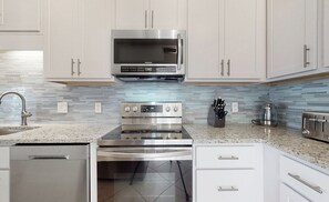 Mikrowelle, Ofen, Herdplatte, Geschirrspüler