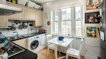 Classic Apartment | Private kitchen | Coffee/tea maker, electric kettle