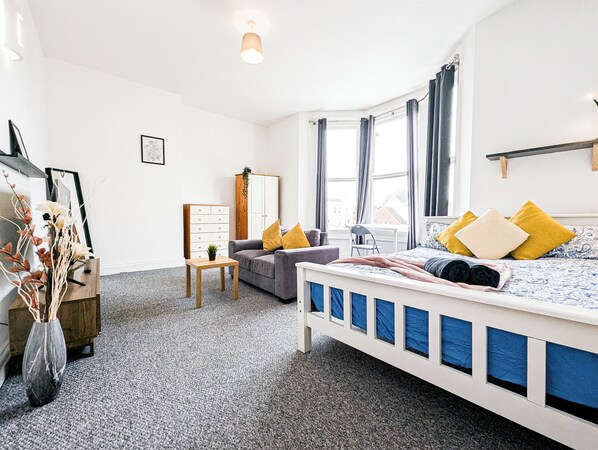 Deluxe Double Room | Desk, laptop workspace, free WiFi