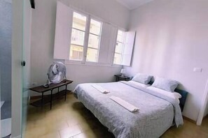 2 chambres, fer et planche Ă repasser, Wi-Fi, literie fournie