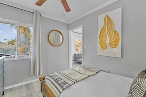 3 habitaciones, tabla de planchar con plancha, cuna de viaje y wifi