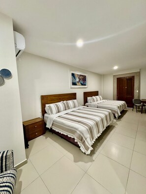 Deluxe Quadruple Room, Balcony, City View | In-room safe, iron/ironing board, free WiFi - CASA ELIZABETH (Oaxaca)