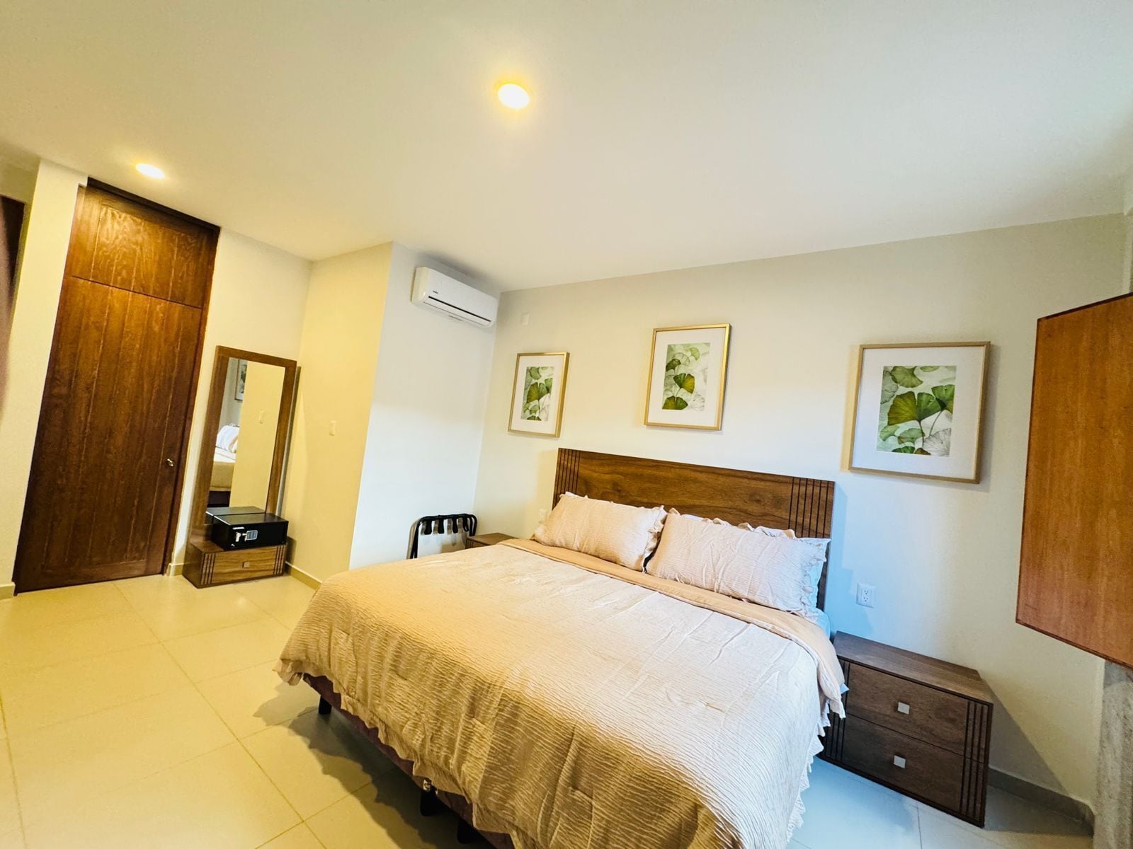 华丽双人房, 阳台, 城市景观 | 客房内保险箱、熨斗/熨板、免费 WiFi