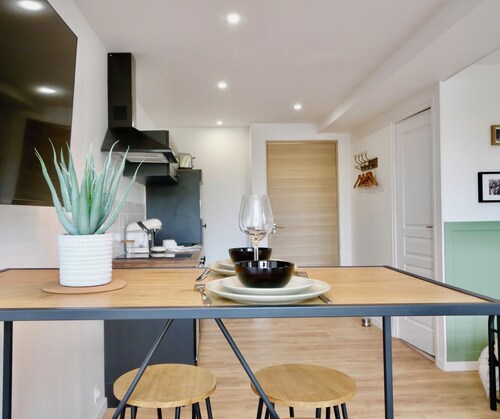 D-DAY SUITES - carentanlocation.fr: Avallon Downtown, 2 people, 2 minutes from the train station