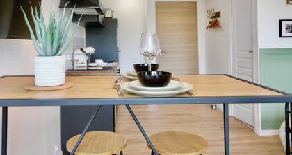 D-DAY SUITES - carentanlocation.fr: Avallon Downtown, 2 people, 2 minutes from the train station
