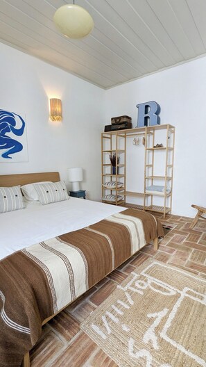 1 Schlafzimmer, Schreibtisch, Bügeleisen/Bügelbrett, Reisekinderbett