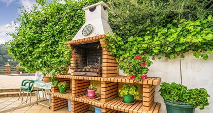 Nice home in Jubrique