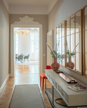 Appartamento Luxury, balcone, vista giardino | 1 camera, biancheria in cotone egiziano