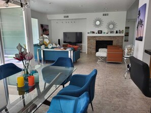Interior - Luxurious Home with Majestic Views (Palm Springs)