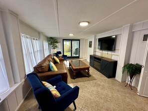 Smart-TV, peis og bøker