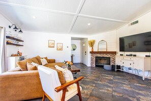 Téléviseur connecté, foyer, jeux vidéo, écran d’ordinateur