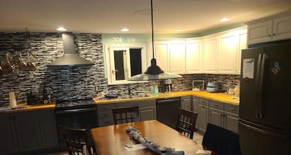 Spacious 5-bedroom house with WiFi, AC and private dock on charming Smith Island