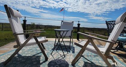 Spacious 5-bedroom house with WiFi, AC and private dock on charming Smith Island